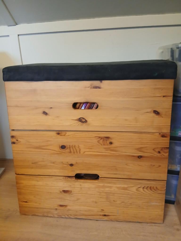 Houten opbergkast met 3 opbergmogelijkheden en zitkussen, Huis en Inrichting, Ophalen, Gebruikt