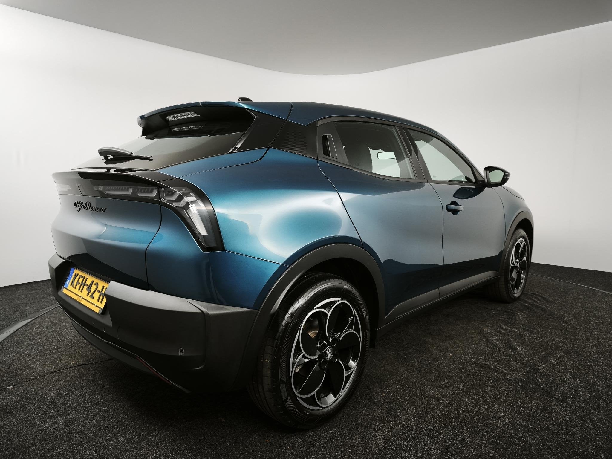 Alfa Romeo Junior Elettrica 54 kWh | SOH 96,9% | Apple CarPl, Auto's, Alfa Romeo, 413 km, Stof, Gebruikt, Blauw