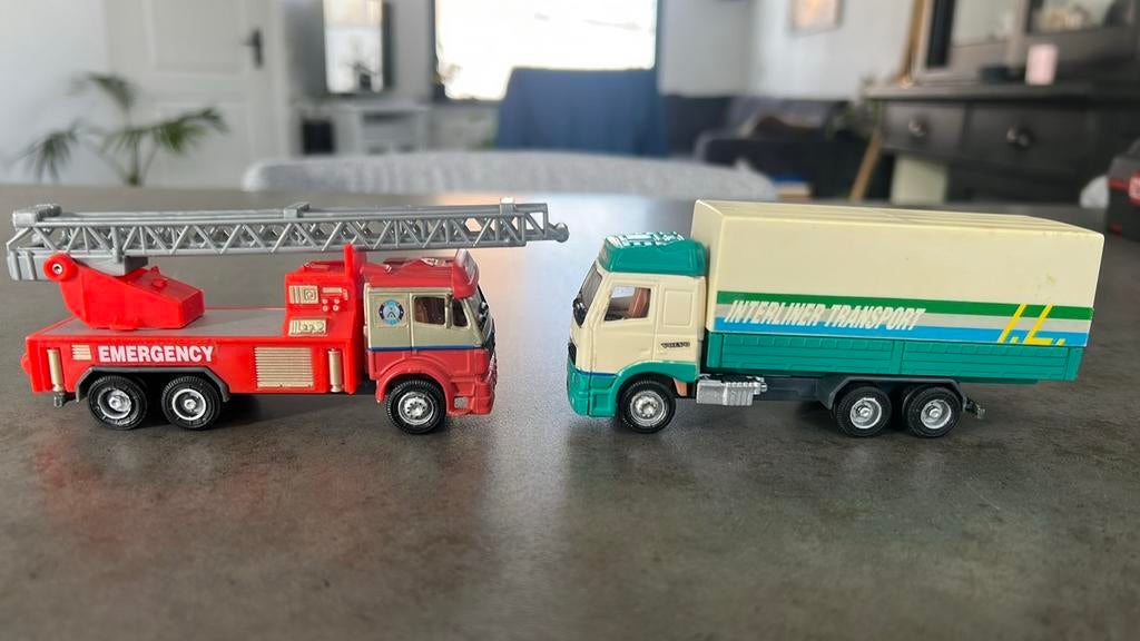 Kentoys Mercedes brandweer en Volvo Globetrotter, Ophalen of Verzenden, Zo goed als nieuw, Bus of Vrachtwagen