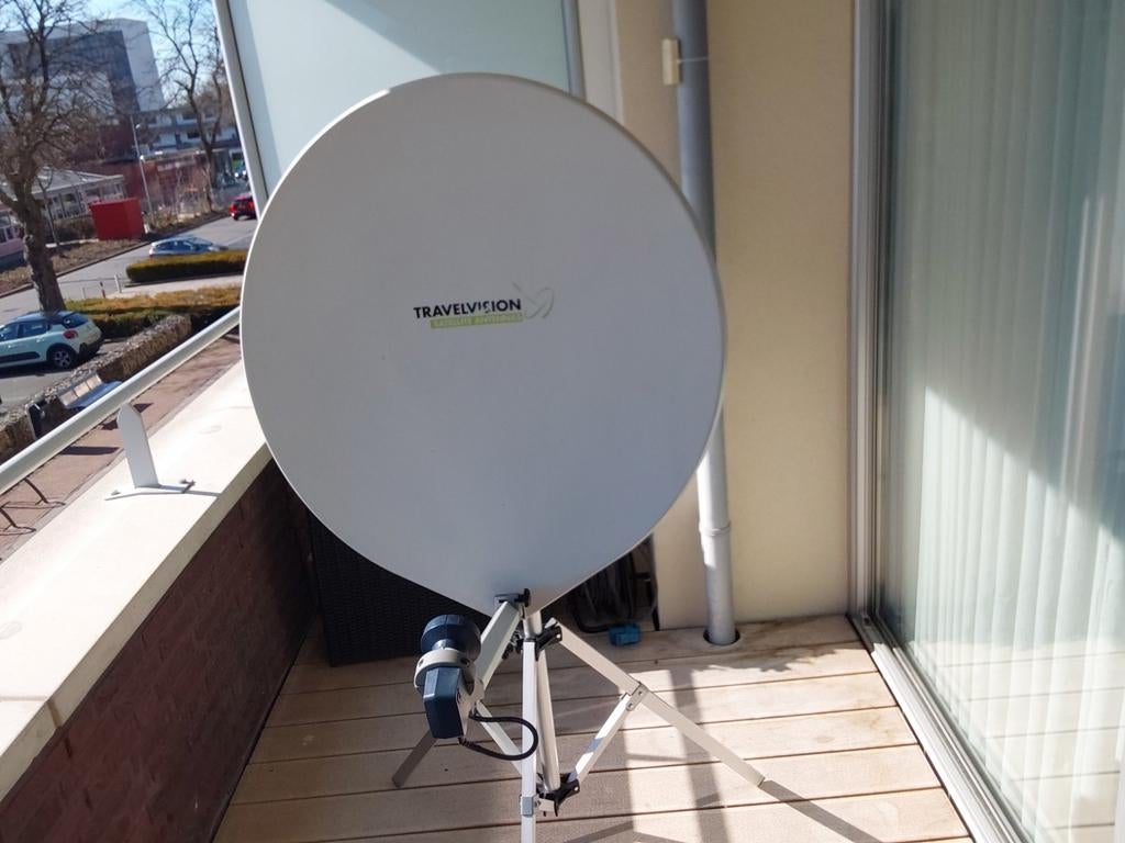 Travelvision R7 80 cm Satellietantenne - Automatisch, Ophalen of Verzenden, Zo goed als nieuw, (Schotel)antenne, Overige merken