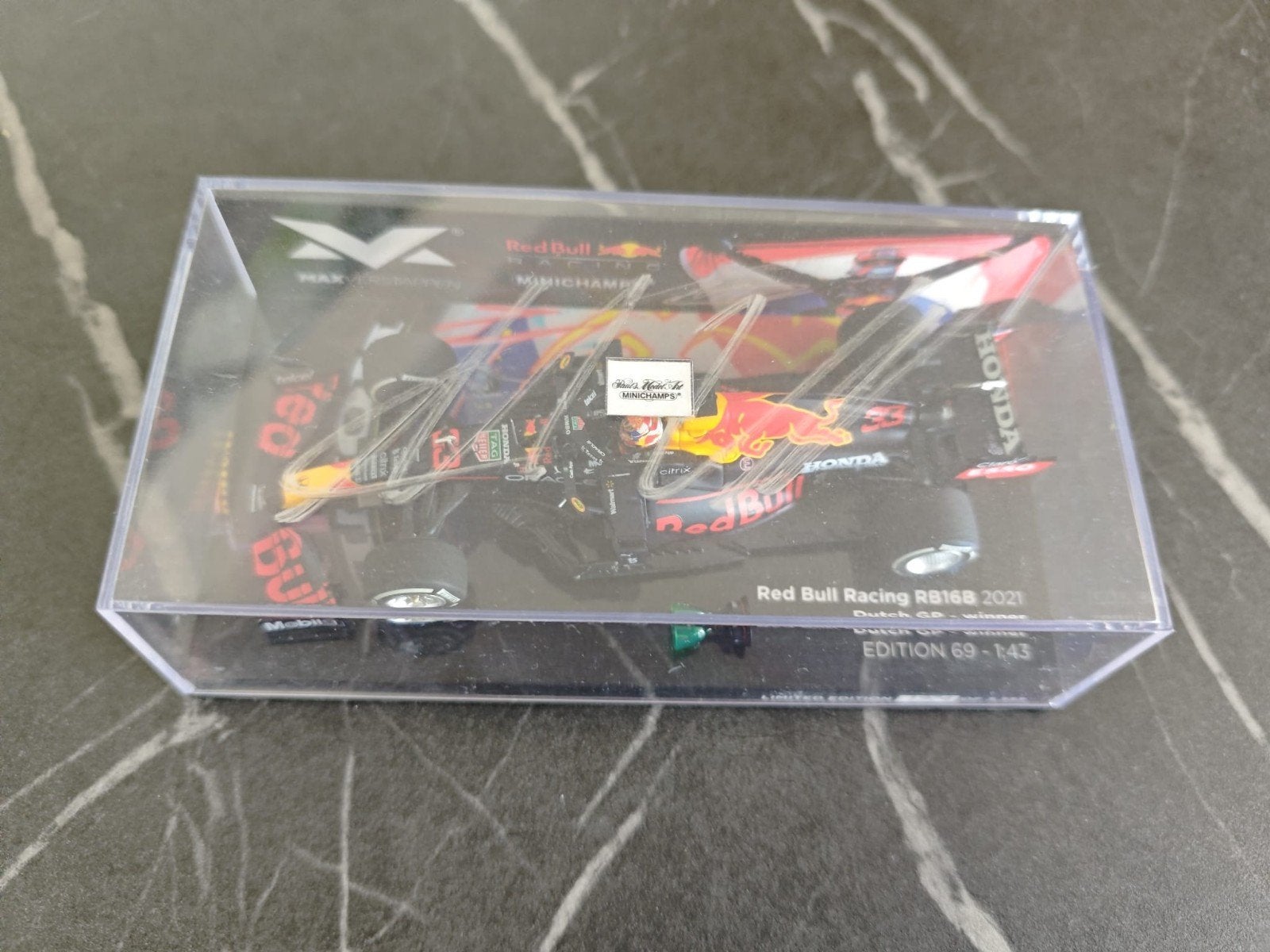 Max Verstappen Gesigneerd Red Bull RB16B 1:43 Minichamps, Ophalen of Verzenden, Nieuw, Auto, MiniChamps