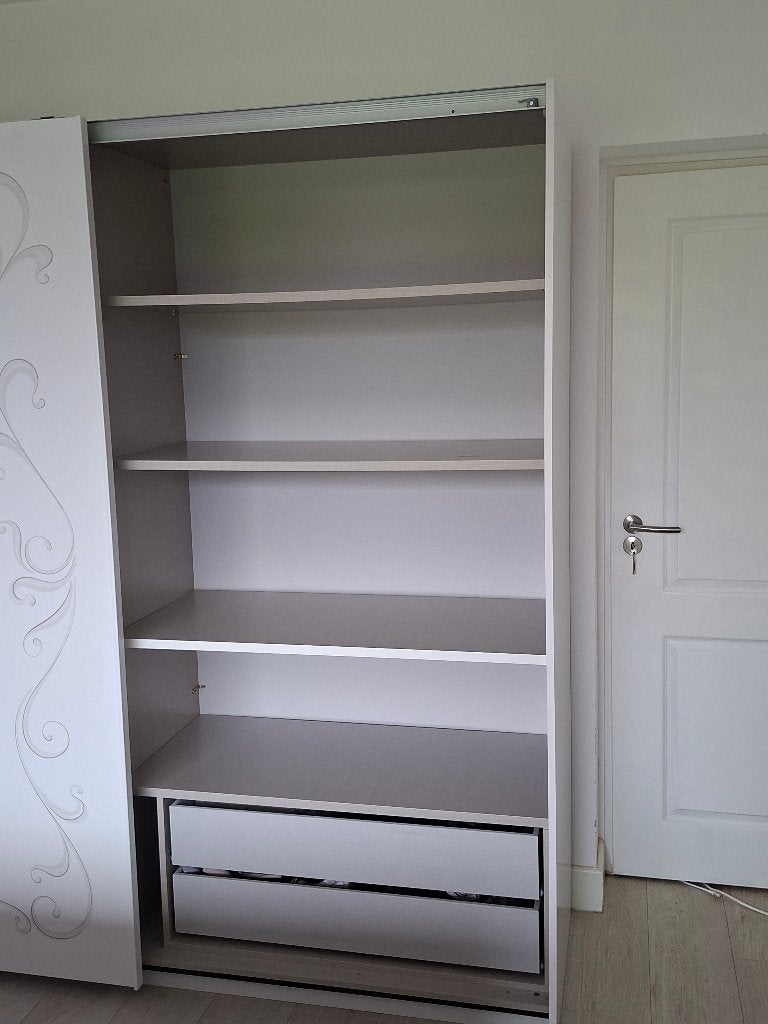 Italiaanse zweefdeurkast 220 cm met extra lades en planken, Huis en Inrichting, Ophalen, Italiaanse design, Gebruikt, 200 cm of meer