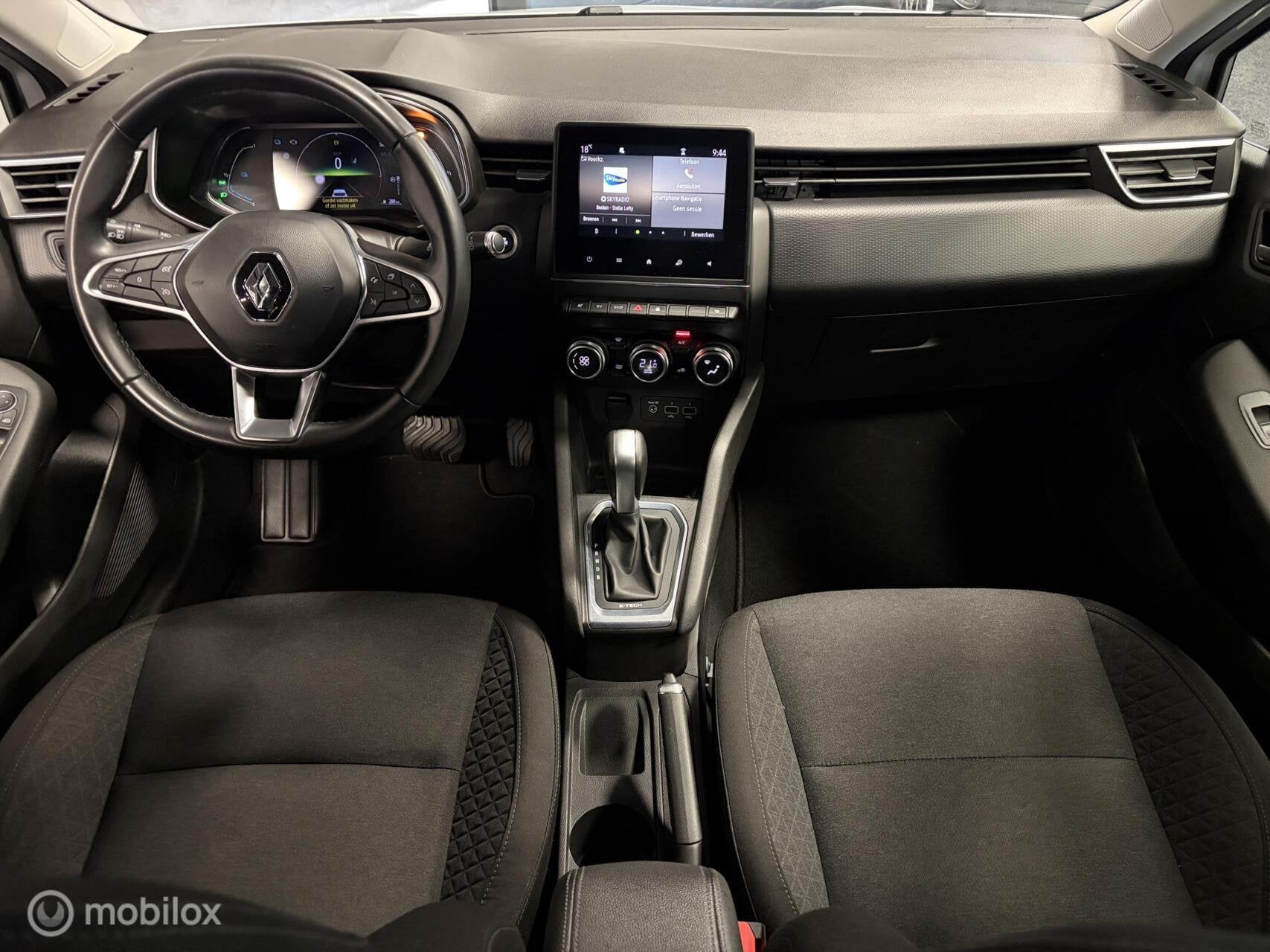 Renault Clio 1.6 E-Tech Hybrid 140 PK AUTOMAAT / STOELVERW /, Automatische klimaatregeling, Stof, Gebruikt, 4 cilinders