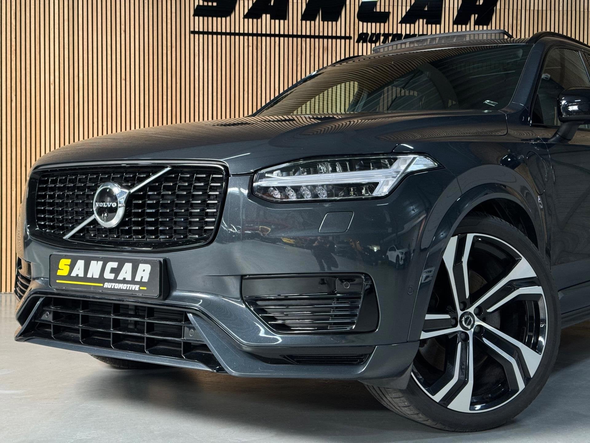 Volvo XC90 2.0 T8 Recharge AWD R-Design LONG RANGE|PANO|LUCH, Gebruikt, 4 cilinders, 1969 cc, Verwarmde buitenspiegels