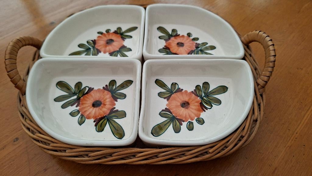 Rieten mandje met porceleinen inzetbakjes, Ophalen of Verzenden, Nieuw, Rechthoekig, Riet
