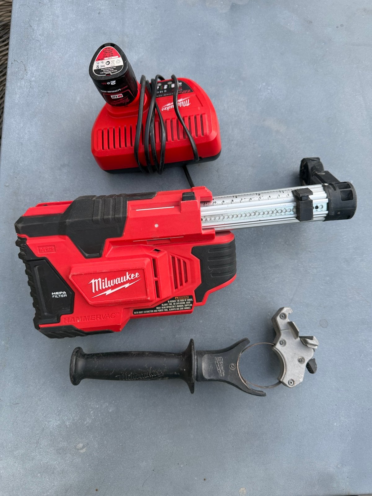 Milwaukee M12 HAMMERVAC Stofafzuiging met Lader en Accu, Ophalen, Zo goed als nieuw