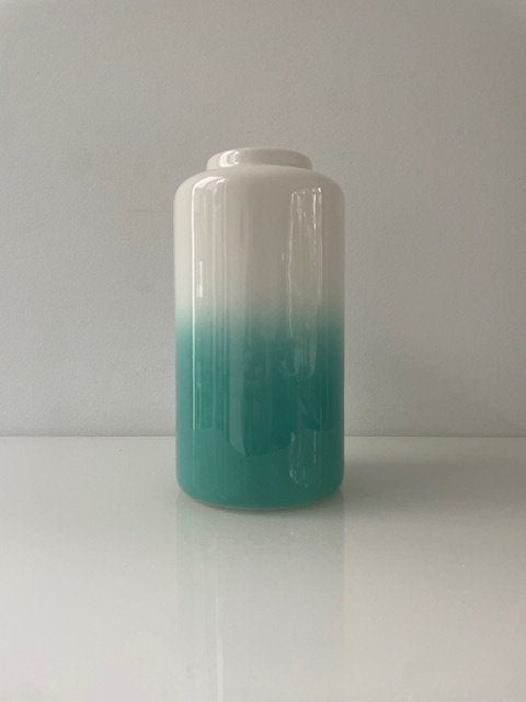 Keramieken vaas wit turquoise met kleurverloop, 23 cm, Meerkleurig, Ophalen of Verzenden, Zo goed als nieuw