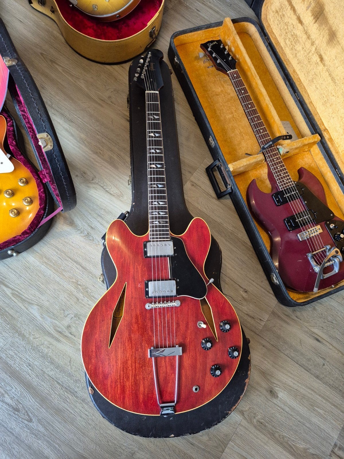 Foto 3 van Gitaar collectie vintage/high end. Gibson Harmony Burns etc