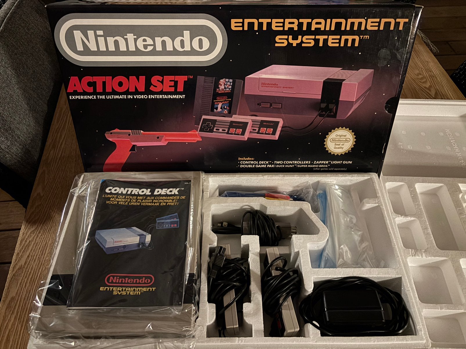Nintendo 8-bit Nes incl 7 spellen  boekjes en originele doos, Ophalen of Verzenden, Zo goed als nieuw, Met 2 controllers, Met games