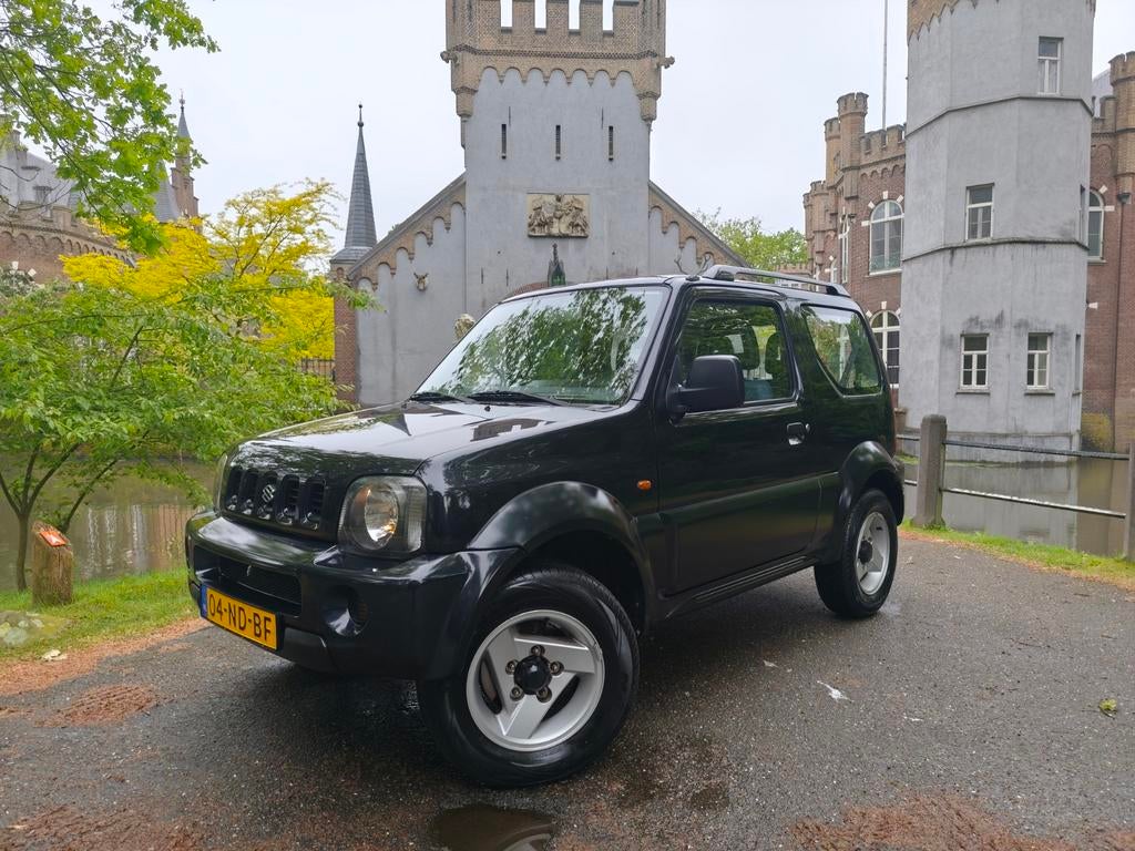 Suzuki Jimny 1.3 4x4 / zwart / airco / 103.000 km NAP !!, Auto's, Suzuki, 13 km/l, Stof, 40 €/maand, Zwart