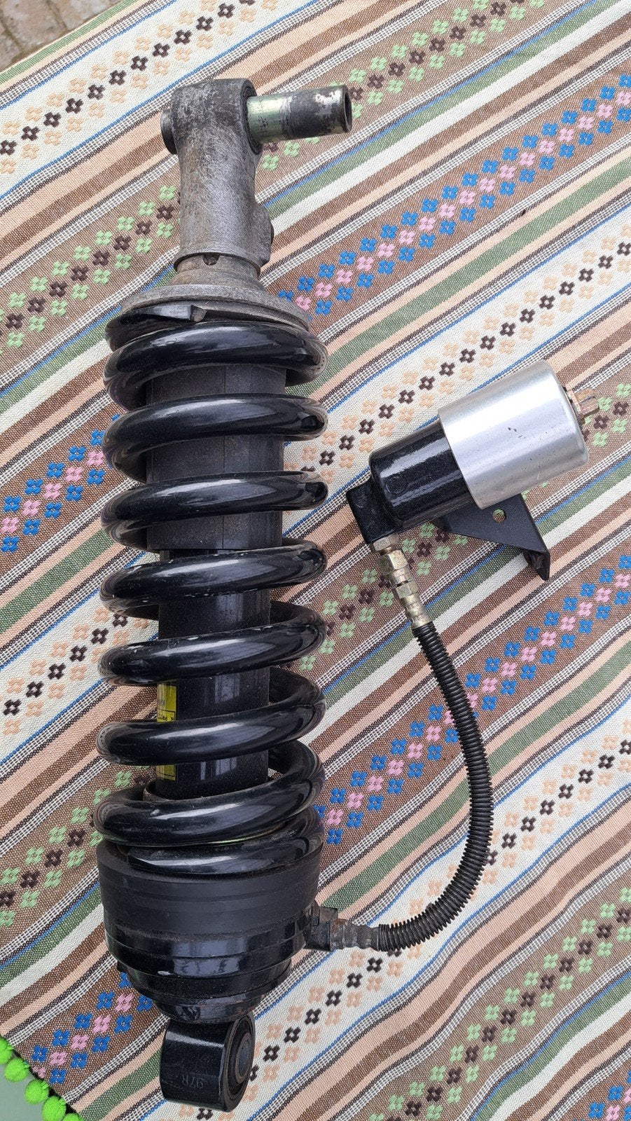 Schokbreker met veer voor Triumph Tiger 2001 in goede staat, Motoren, Ophalen