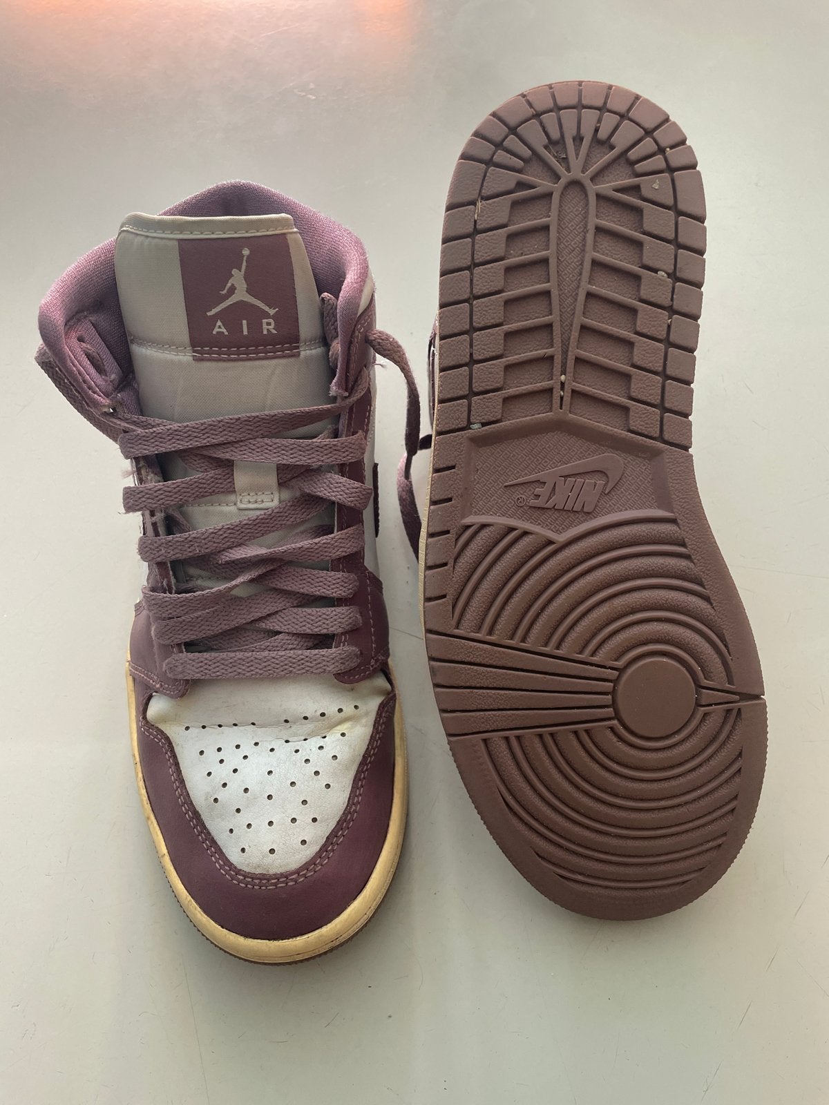 Nike Air Jordan 1 Mid BQ6472-050 - Maat 39, Kleding | Dames, Schoenen, Ophalen of Verzenden, Gedragen, Overige kleuren, Sneakers of Gympen