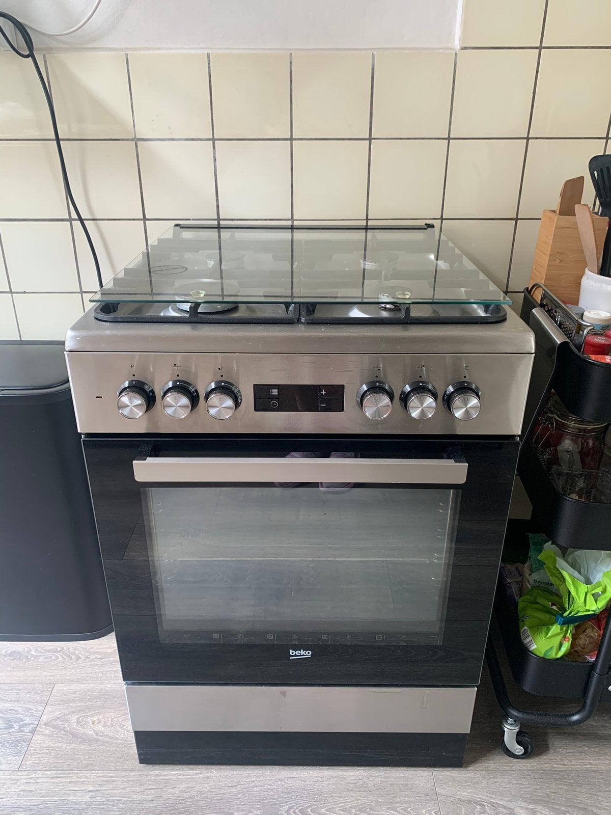 Gasfornuis (afdekbaar) met oven Beko  + Siemens afzuigkap, Ophalen, Gebruikt, 4 kookzones, Gas