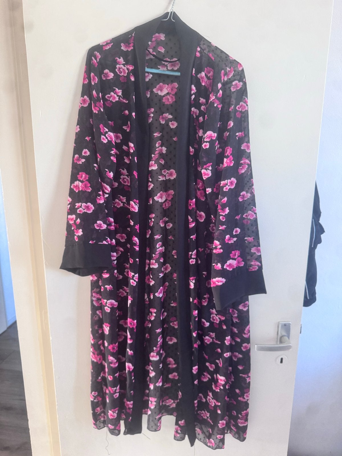 Zwarte kimono met roze bloemenprint, Ophalen, Zo goed als nieuw