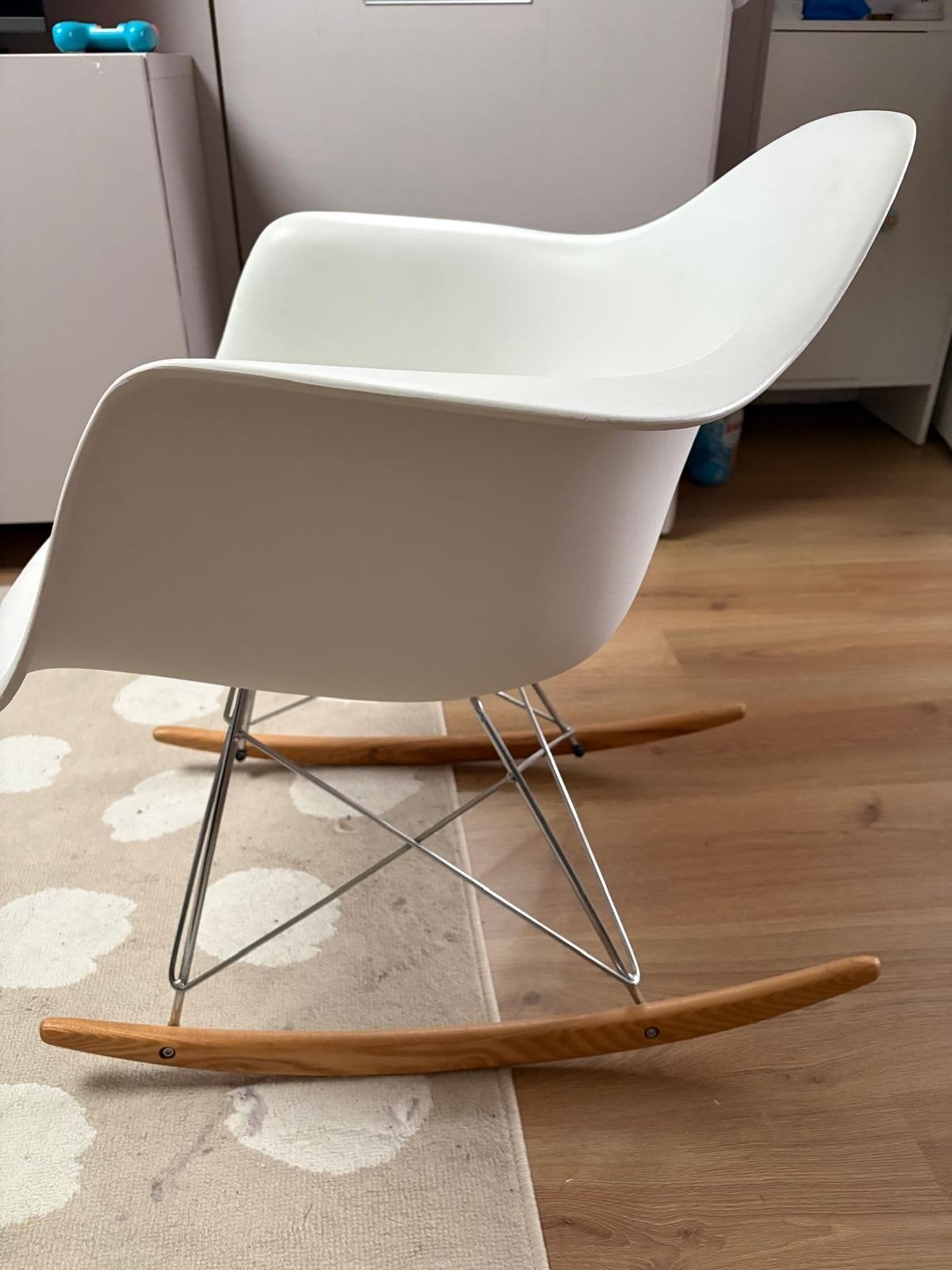 Witte schommelstoel in Eames-stijl, Ophalen, Hout, Zo goed als nieuw, Eén