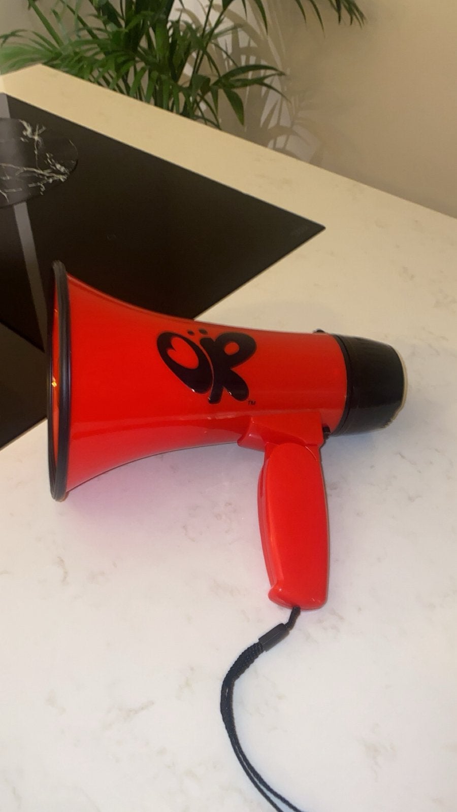 Olivia Rodrigo GUTS Megaphone – Megafoon met Oplaadkabel, Ophalen, Zo goed als nieuw, Instrument of Toebehoren, Gesigneerd