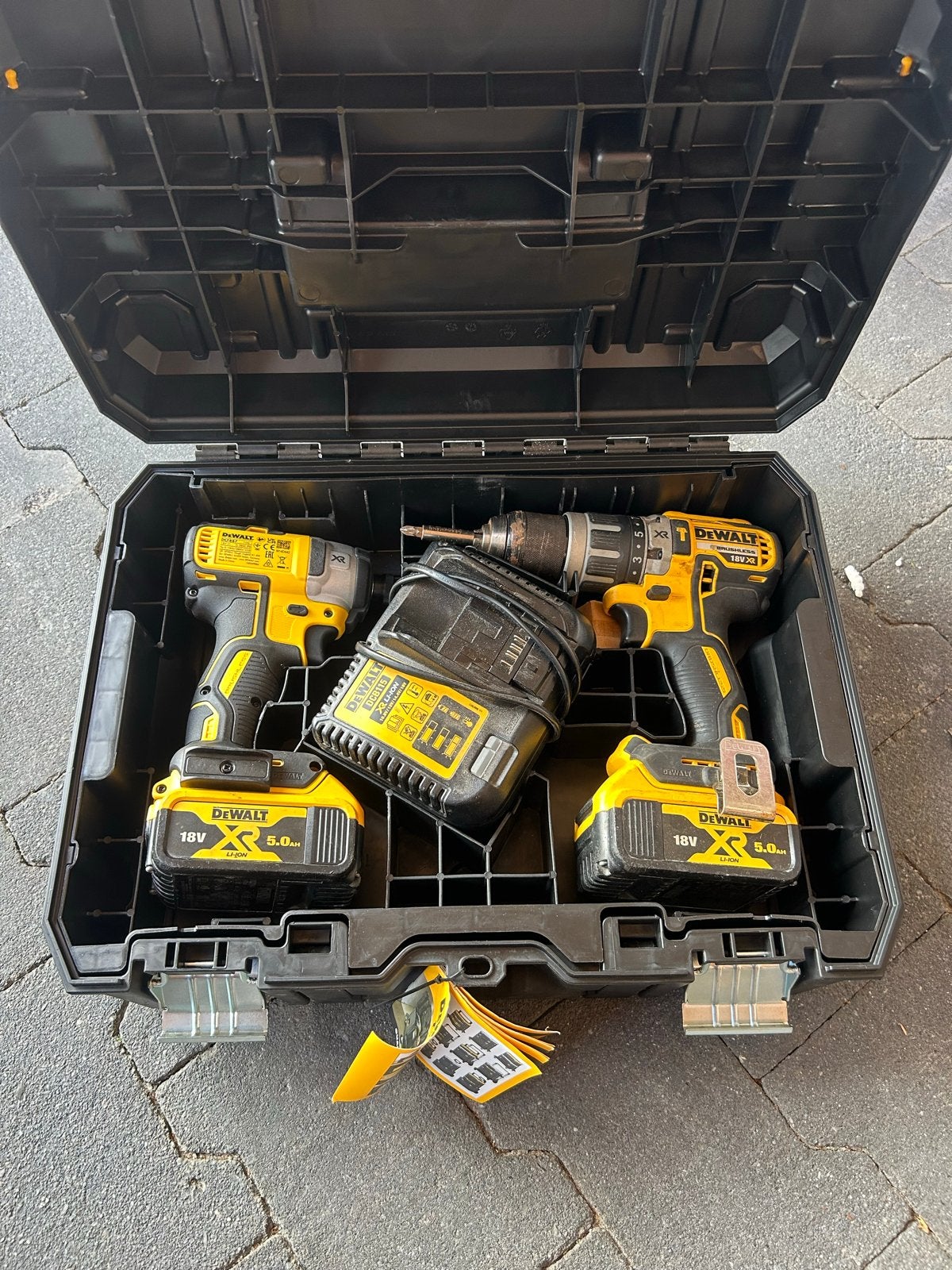DeWalt Accuboormachine & Slagschroevendraaier Set (2 accu's), Gebruikt, Variabele snelheid, Ophalen of Verzenden, Boor- en Schroefmachine