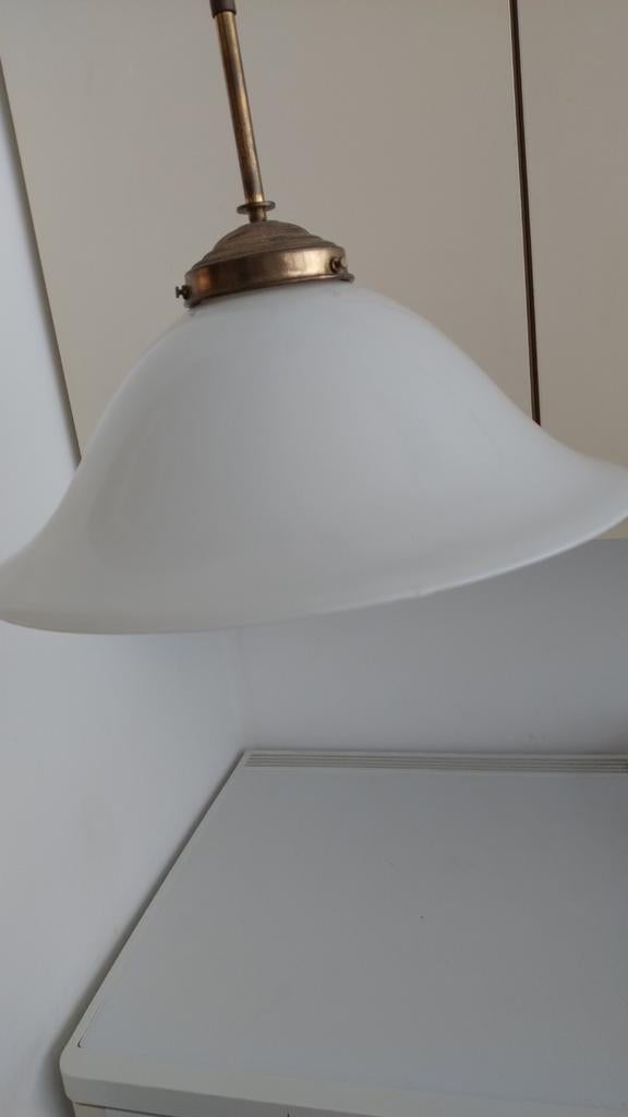 Vintage Amsterdamse school hanglamp met opaline kap, Gebruikt, Vintage, Klassiek, Ophalen of Verzenden, Glas
