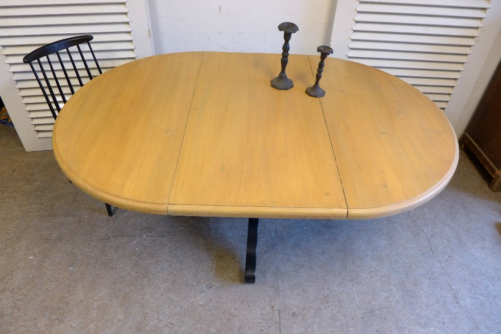 Foto 4 van Prachtige zwarte ronde uitschuifbare eettafel