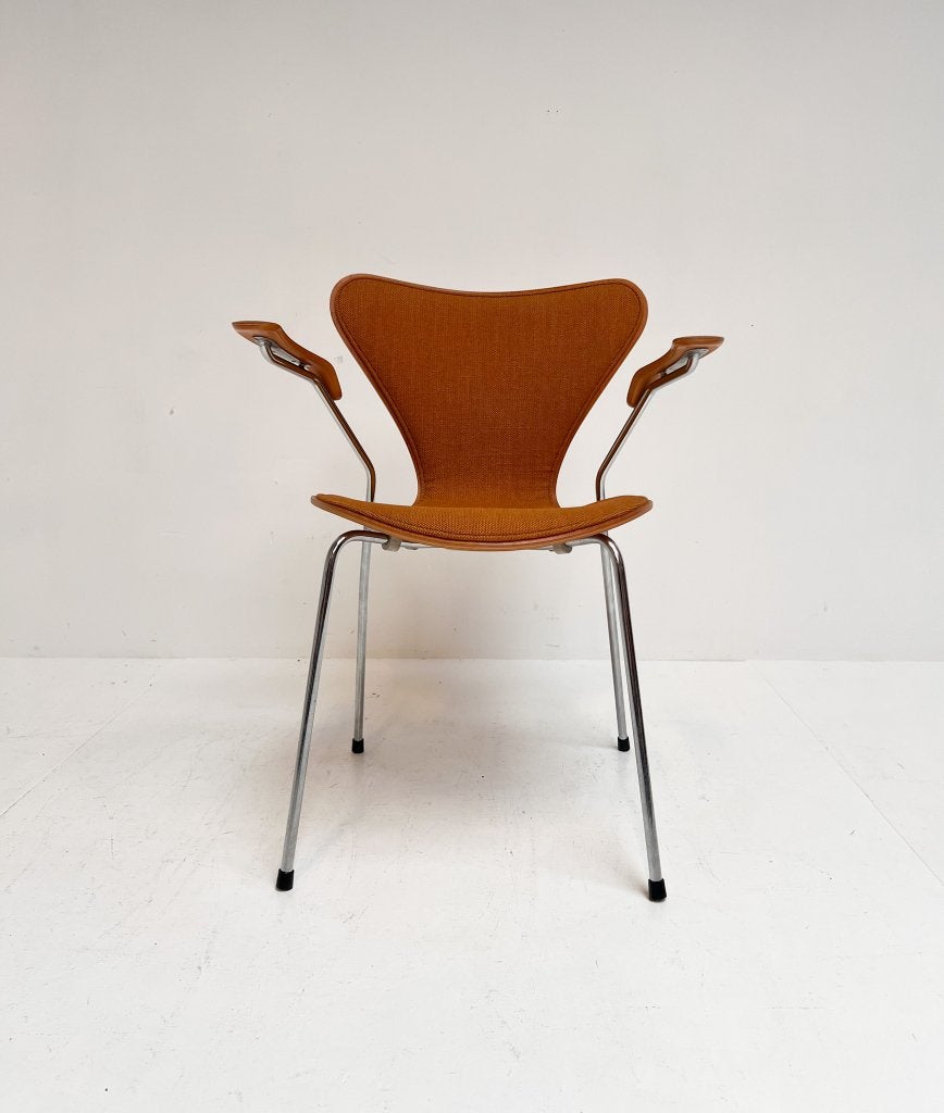 Houten 3207 stoel van Arne Jacobsen voor Fritz Hansen, Arne Jacobsen, Gebruikt, Minder dan 75 cm, Design