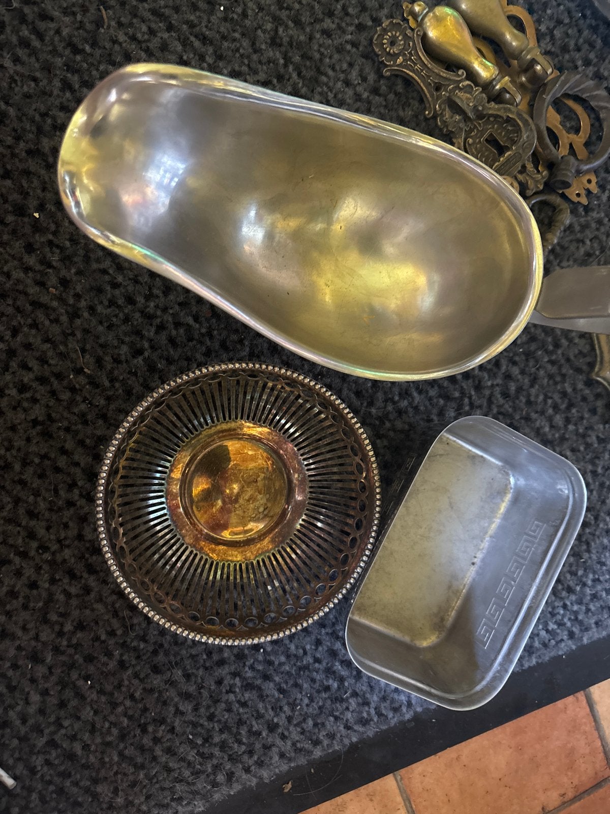 Diverse metalen schalen en sauskom, Antiek en Kunst, Ophalen of Verzenden, Zilver