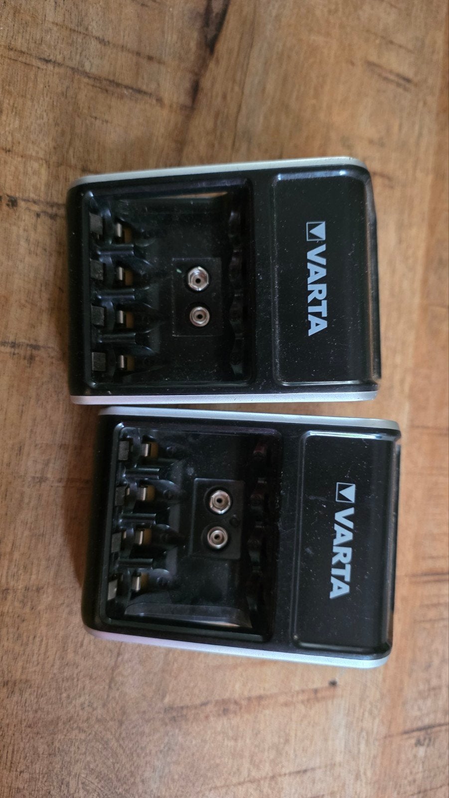 2 x batterijoplader varta, Ophalen of Verzenden, Gebruikt