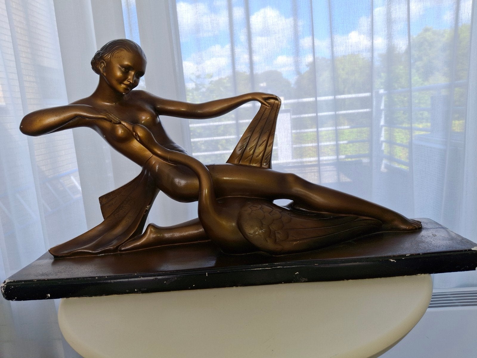 Art Deco Beeld Vrouw met Zwaan - Gesigneerd S. Melani, Antiek en Kunst, Ophalen, Art deco, Gemerkt, Brons