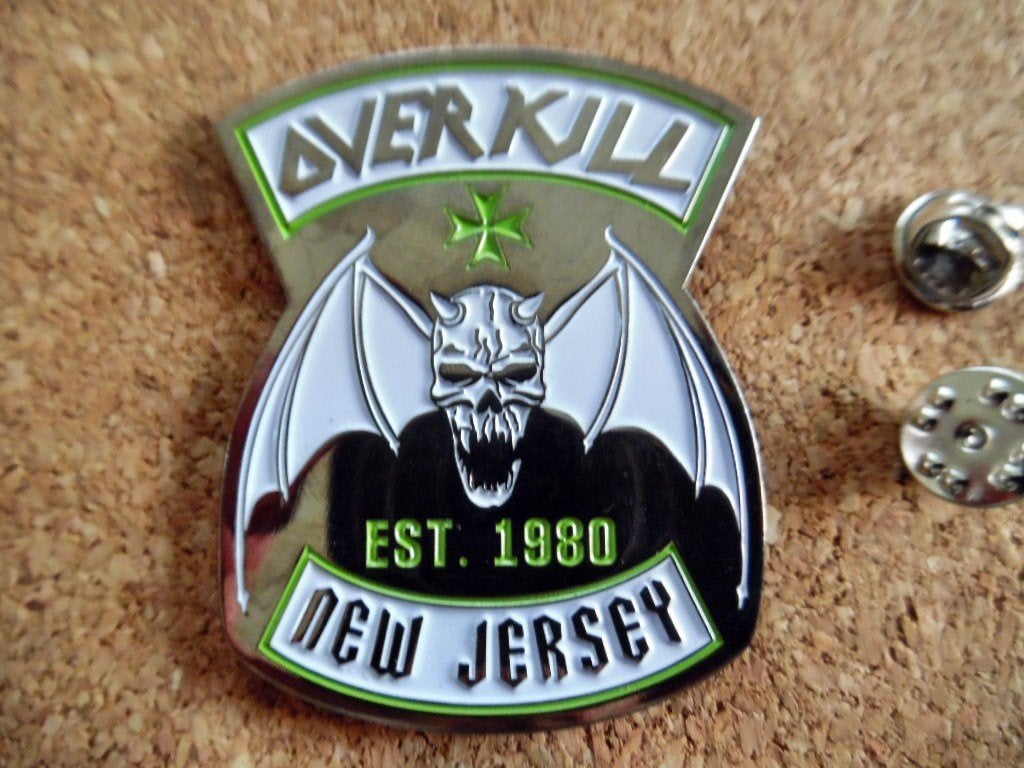 Overkill leuke nieuwe shaped pin badge speld   n3 metal, Verzenden, Nieuw, Overige typen