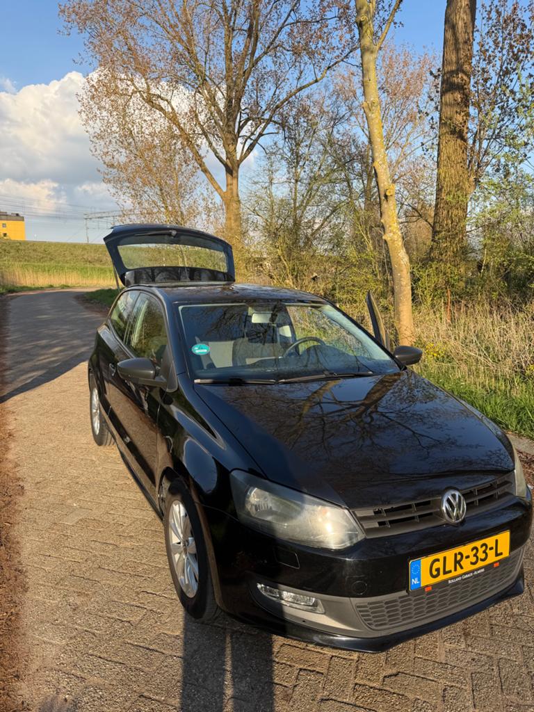 Volkswagen Polo 2013 Zwart - Airconditioning - Carplay, Voorwielaandrijving, 967 kg, 1198 cc, Zwart
