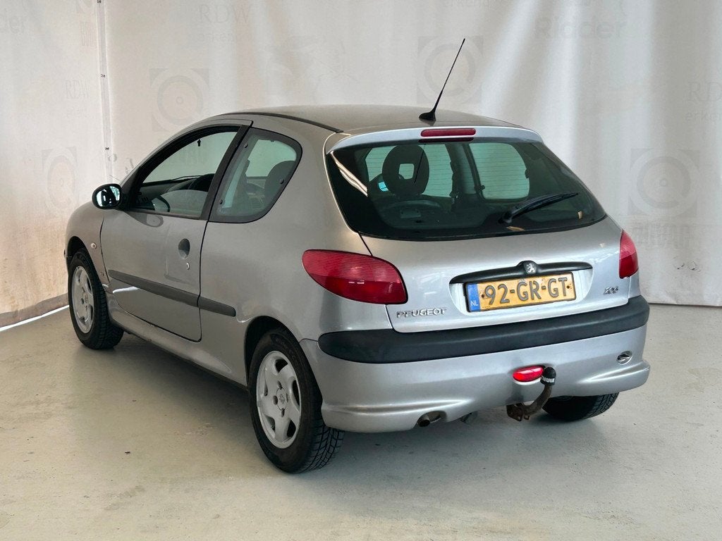 Peugeot 206 1.4 XS|1E EIG|NAP|TREKHAAK|ELEK RAMEN|APK02-2027, Auto's, Peugeot, Voorwielaandrijving, 31 €/maand, 4 cilinders, Origineel Nederlands