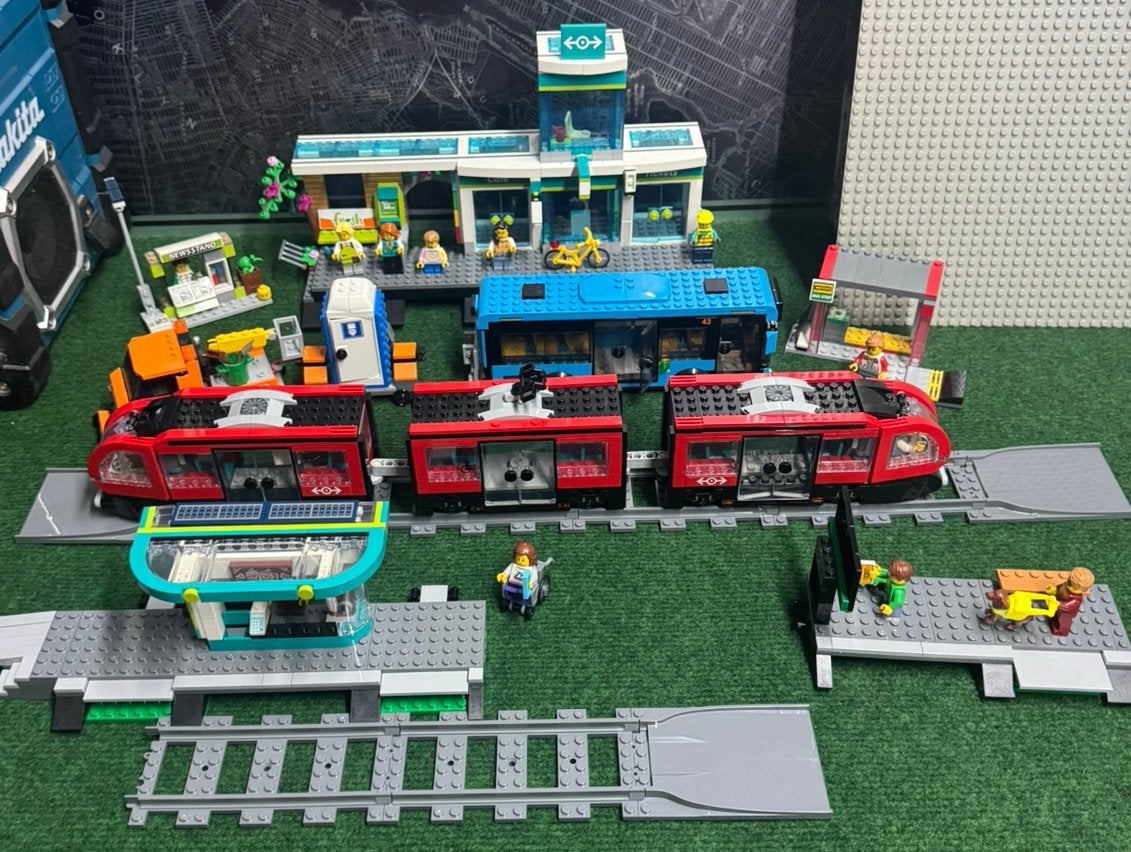Lego city 60423 Tram en 60335 Trein Station, City, Lego, Ophalen of Verzenden, Zo goed als nieuw