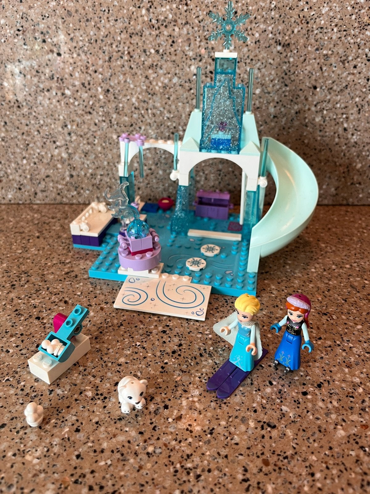 LEGO Juniors Disney Frozen Anna & Elsa's Winterpret (10736), Lego, Ophalen of Verzenden, Zo goed als nieuw, Compleet