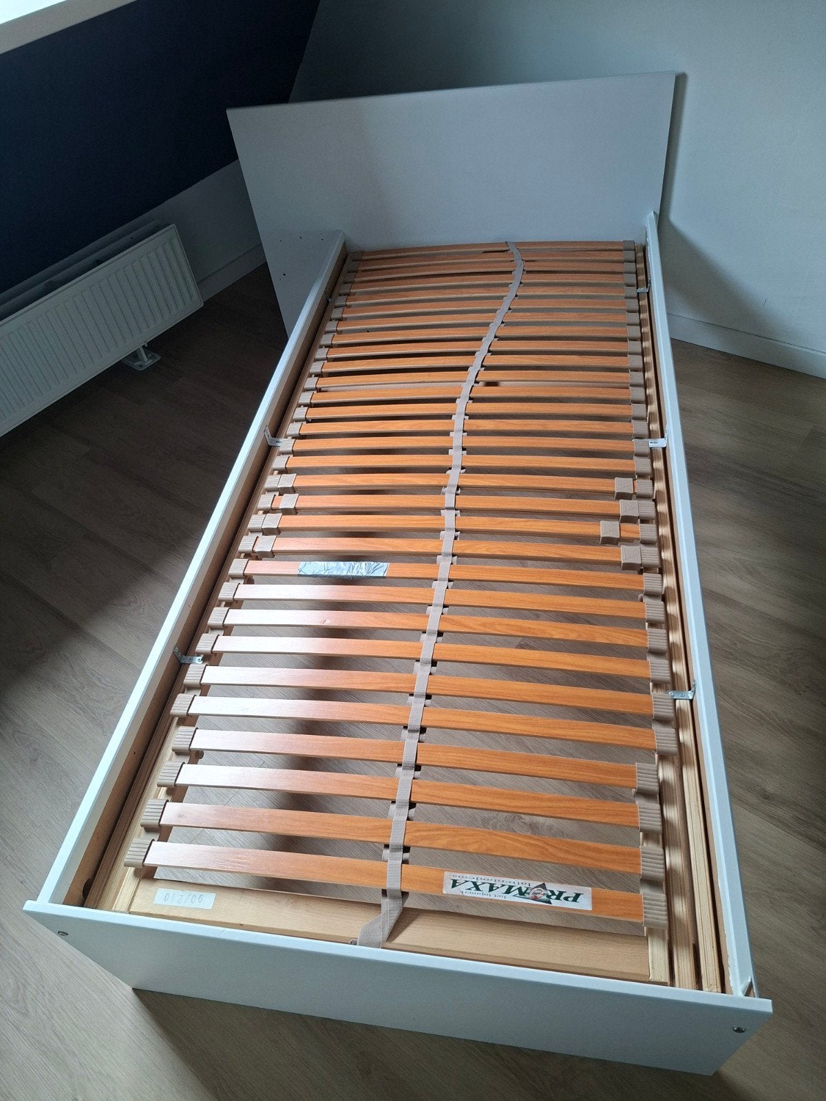 1 persoonsbed te koop, Huis en Inrichting, Slaapkamer | Bedden, Ophalen, 90 cm, Eenpersoons, Wit
