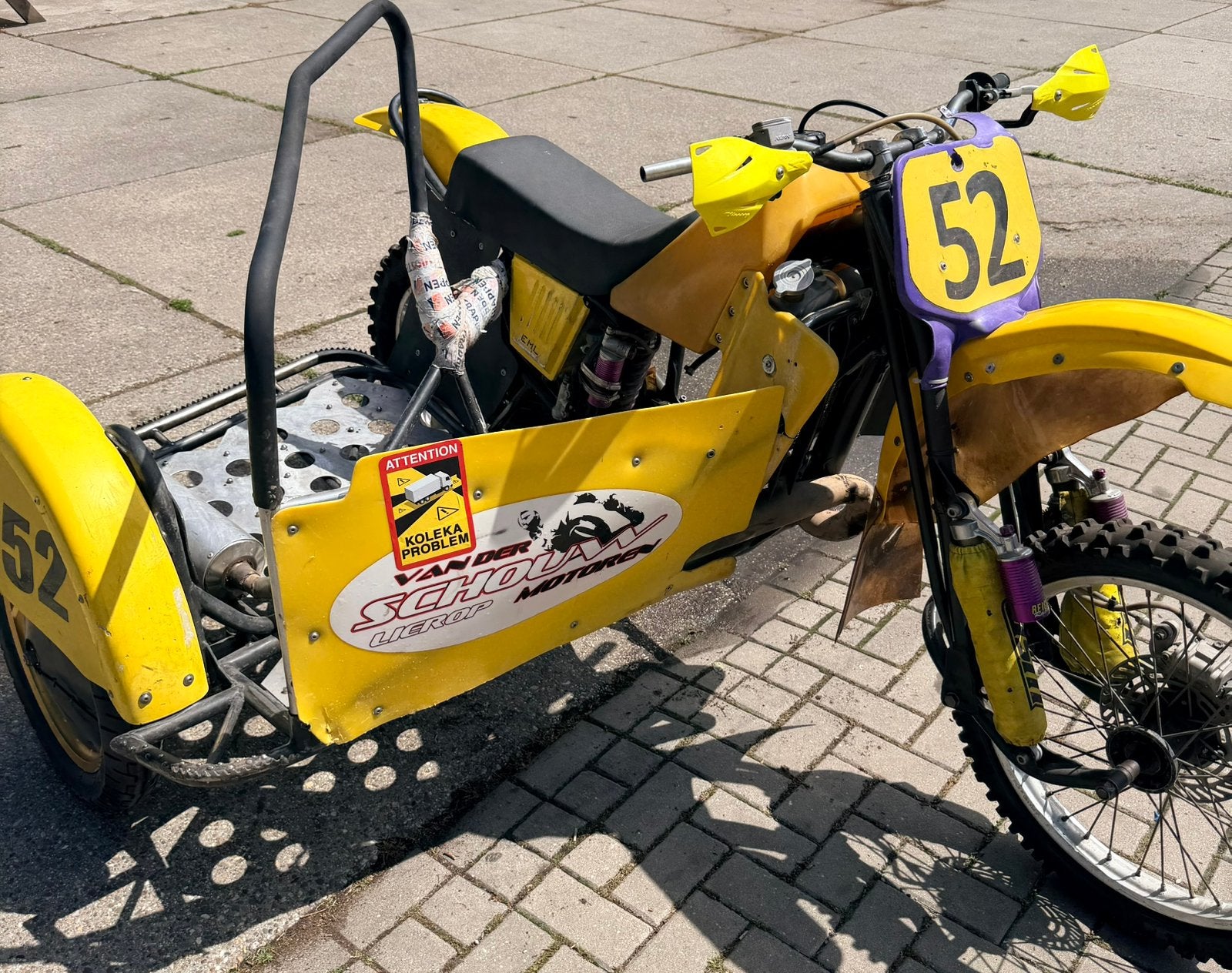 EML motorcross zijspan rollend frame, Motoren