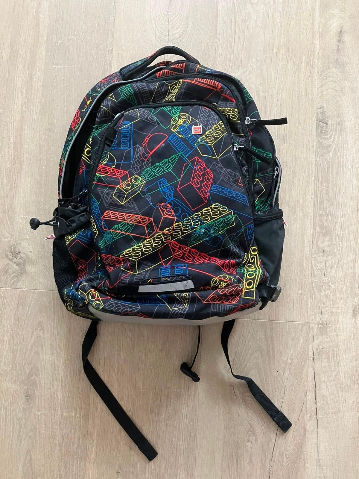 Lego rugzak met kleurrijke blokjesprint, Gebruikt, 25 tot 40 cm, Ophalen, Overige merken