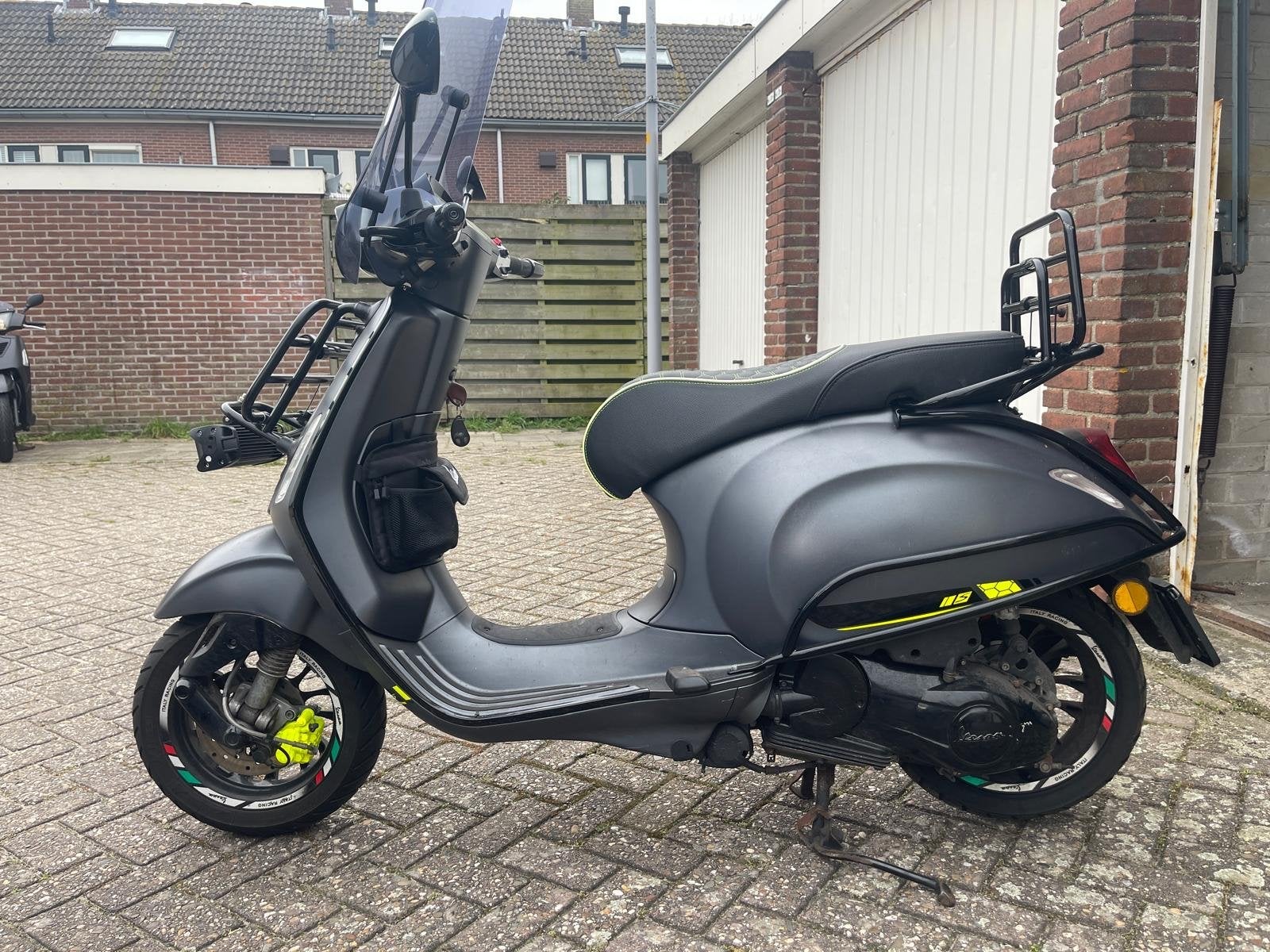 Vespa Sprint snor 50cc /125cc Mat grijs  - Zo goed als nieuw, Ophalen, Overige modellen, Maximaal 45 km/u, Zo goed als nieuw