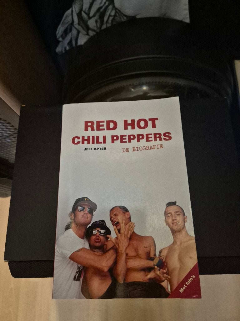 red hot chili peppers - biografie, Ophalen of Verzenden, Artiest