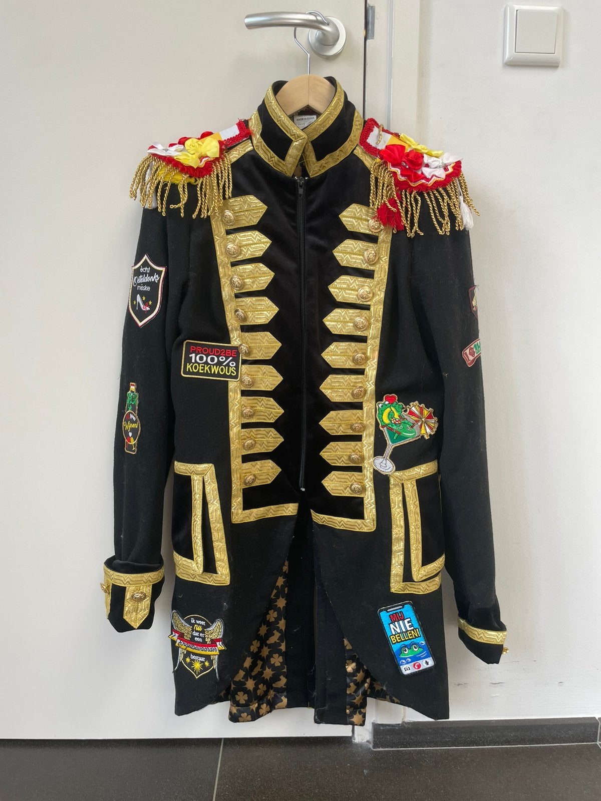 Oeteldonk jasje van hoofs met emblemen, Carnaval, Kleding, Gedragen, Verzenden