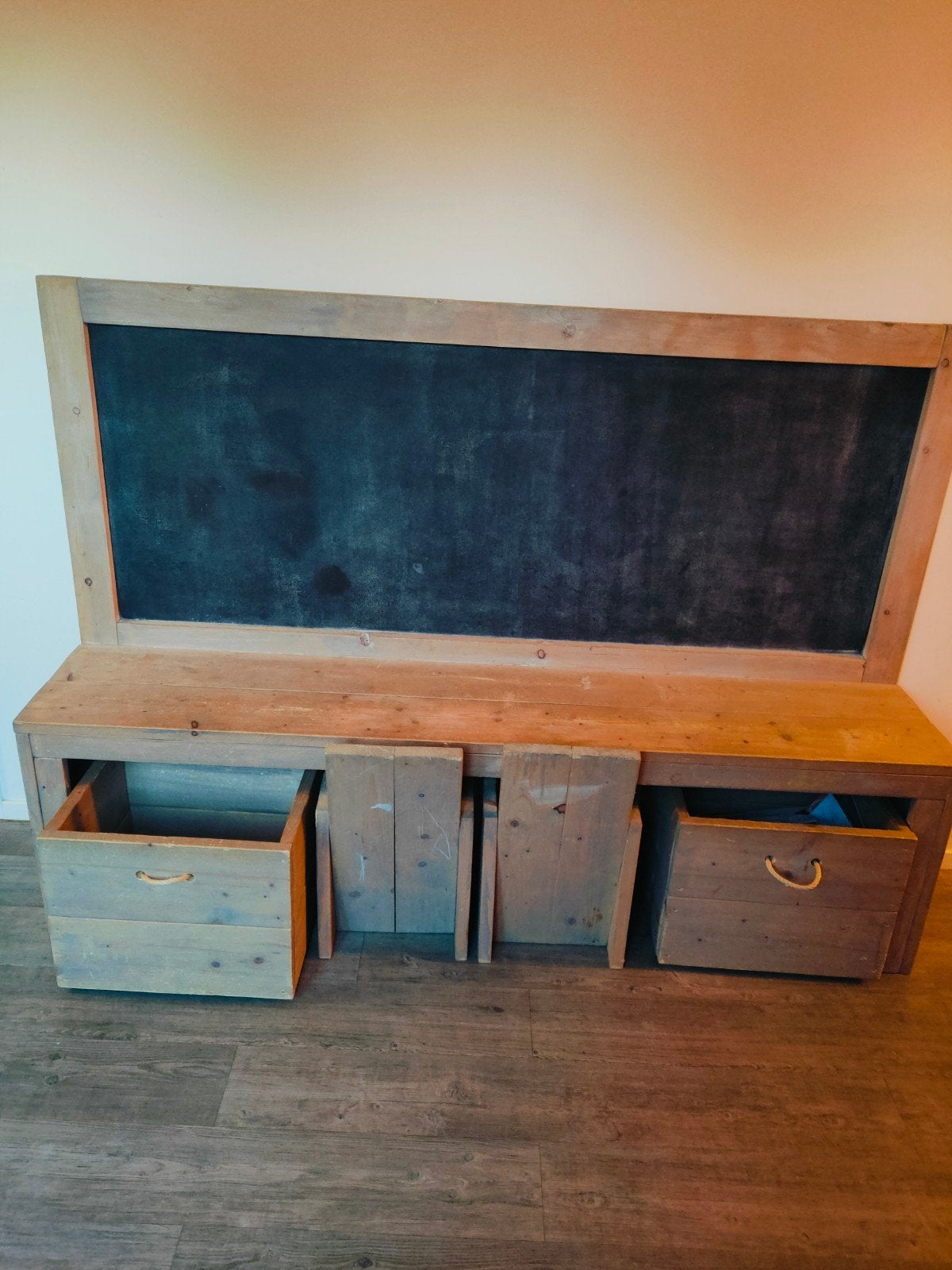 steigerhouten robuuste kinder speeltafel en krijtbord., Ophalen of Verzenden