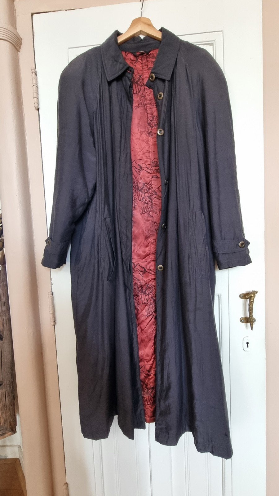 Lange anthraciet kleurige 80's jas met unieke rode voering, Blauw, Maat 42/44 (L), Ophalen of Verzenden, Onbekend