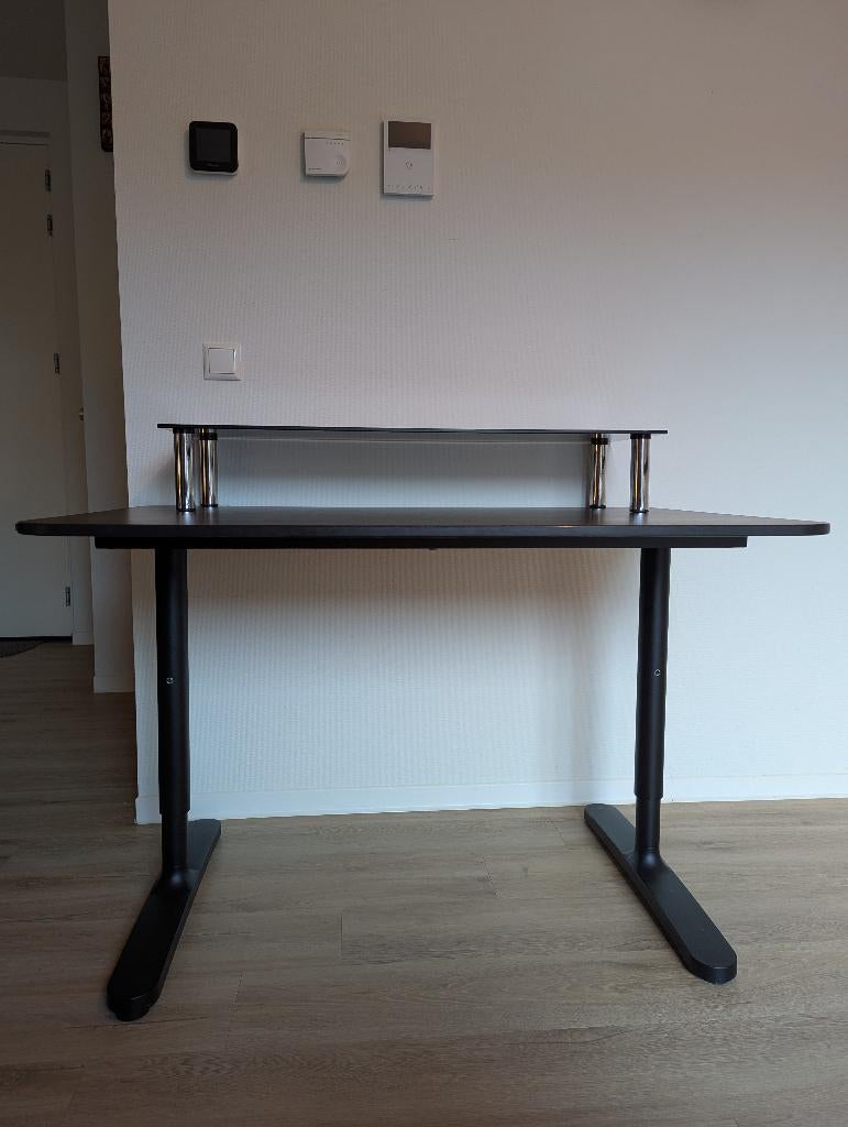 Bureau + monitor verhoging, Huis en Inrichting, Bureaus, Zwart, Gebruikt, 120 cm, Spaanplaat of MDF