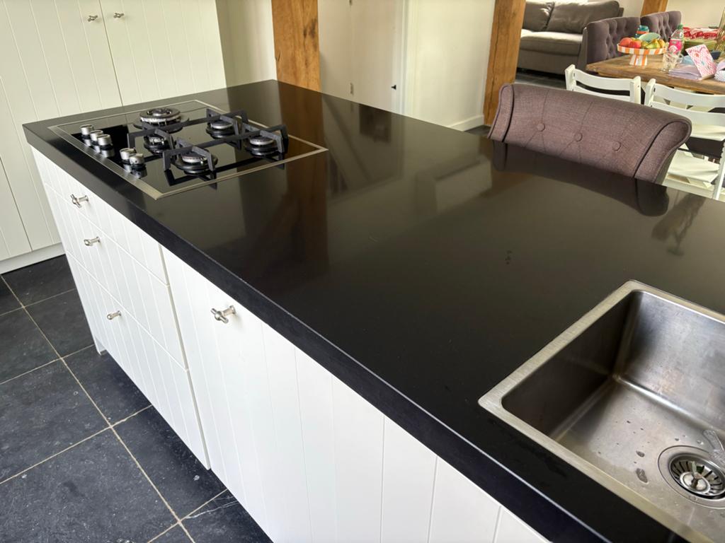 Zwart composietsteen keukenblad Easystone 2467x990mm, Ophalen, Gebruikt, 75 cm of meer, Zwart