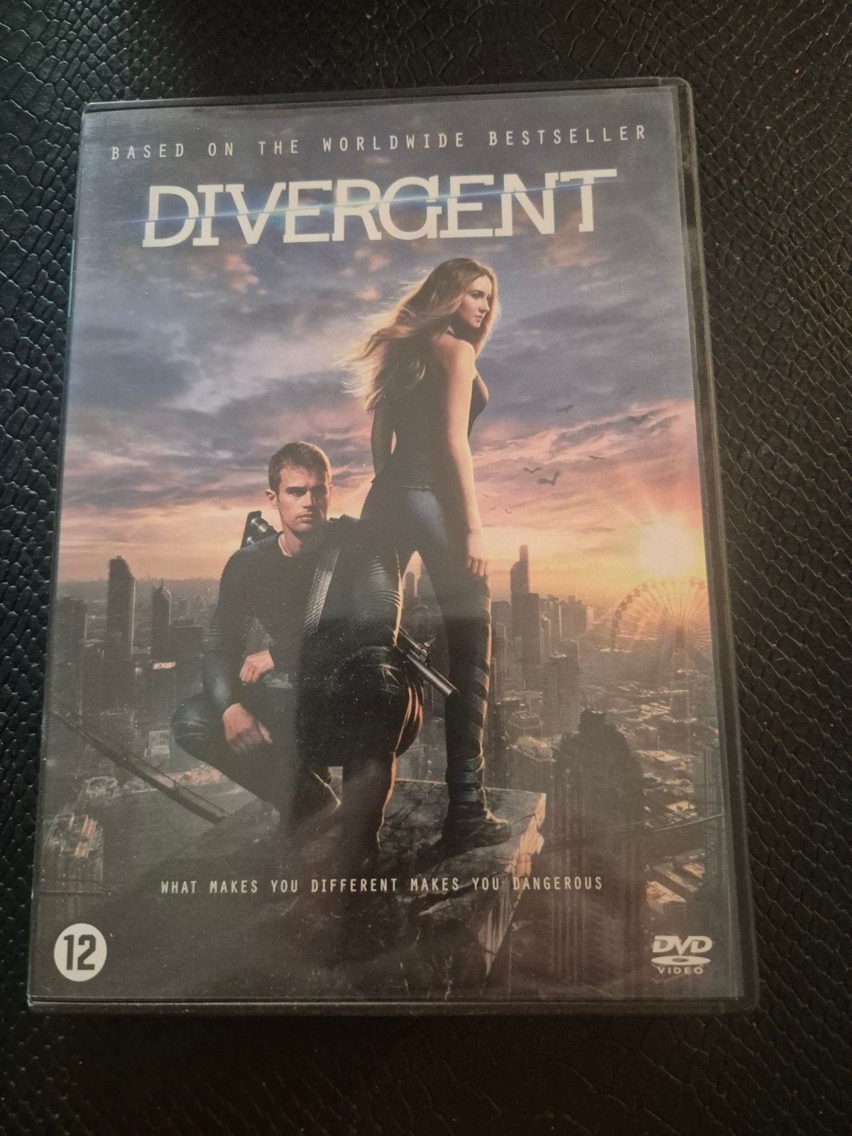 divergent, Vanaf 12 jaar, Ophalen of Verzenden, Zo goed als nieuw