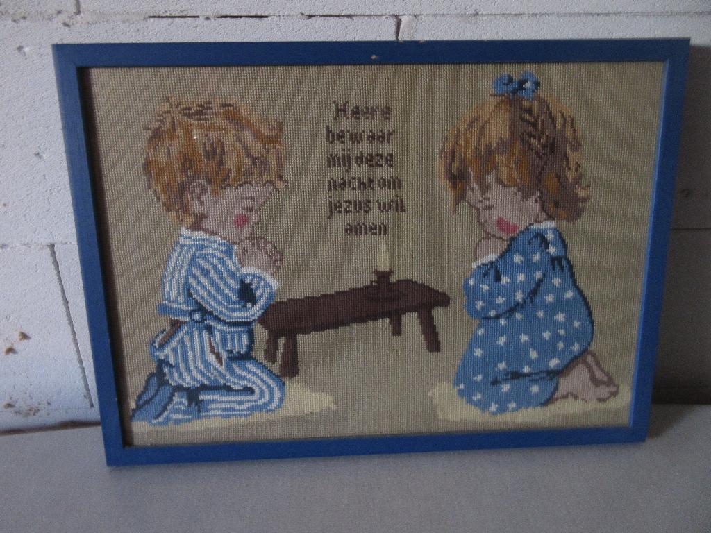 Borduurwerk met biddende kinderen en spreuk geborduurd, Ophalen of Verzenden, Gebruikt, Minder dan 50 cm, Schilderij