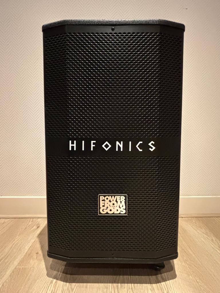 HIFONICS EB112A partybox / speaker 600 watt vermogen, Zo goed als nieuw, 120 watt of meer, Front, Rear of Stereo speakers, Ophalen