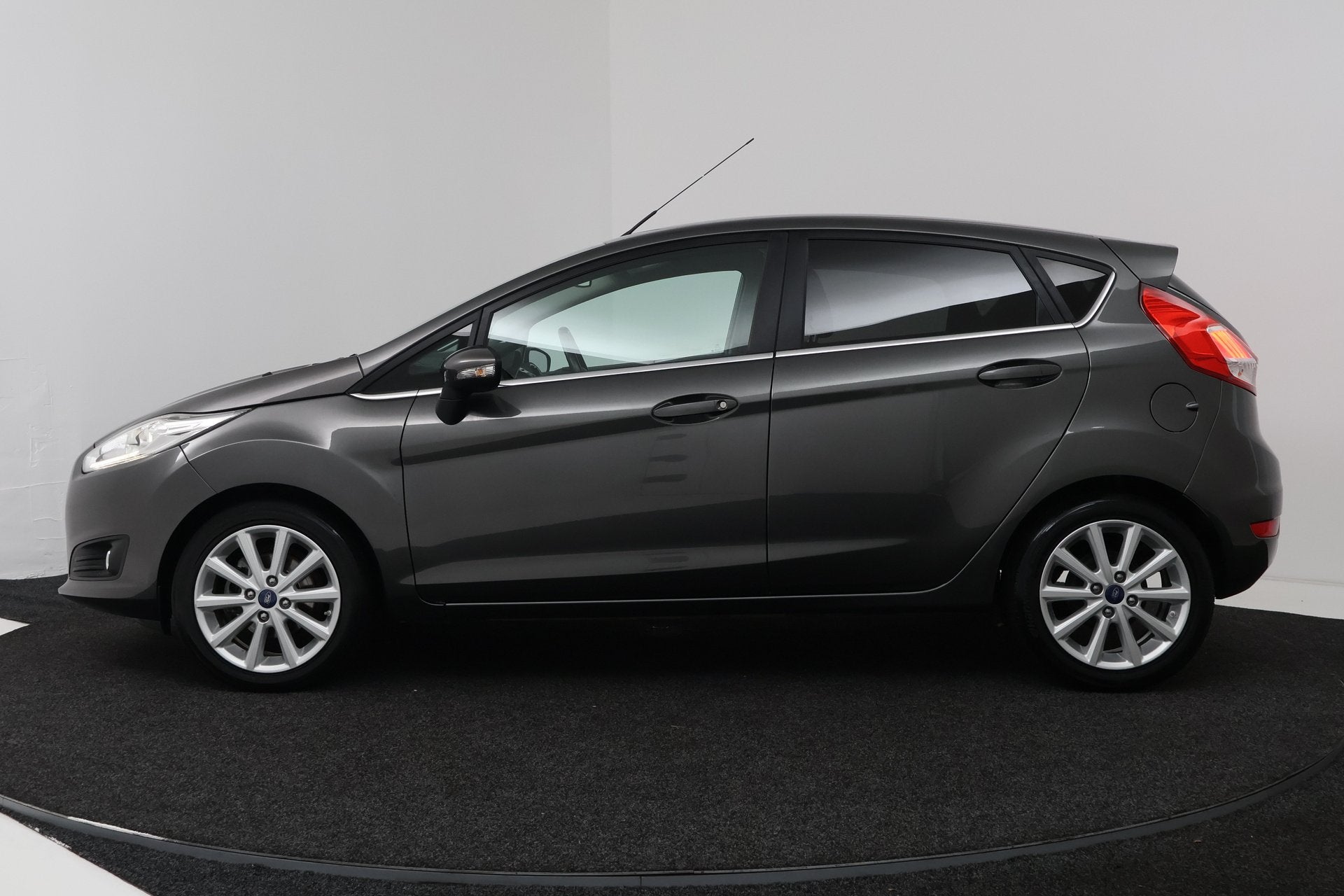 Ford Fiesta 1.0 EcoBoost Candy Blue Edition (CRUISE CONTROL,, Voorwielaandrijving, Verwarmde buitenspiegels, 23 km/l, Bedrijf