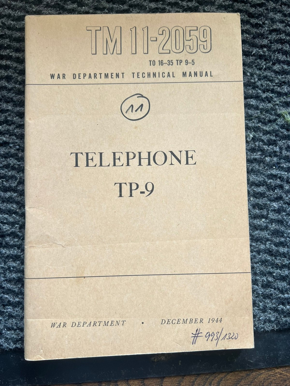 WO2 Amerikaans voorschrift telephone TP-9 veldtelefoon 1944, Amerika, Verzenden, Boek of Tijdschrift