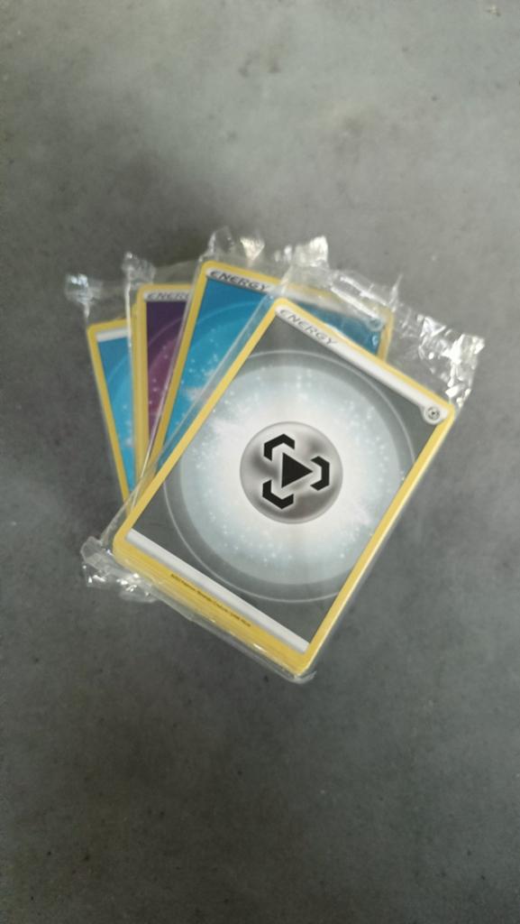 4 gesealde pakjes Pokémon energiekaarten (rond de 100 kaart, Ophalen of Verzenden, Nieuw, Meerdere kaarten, Foil