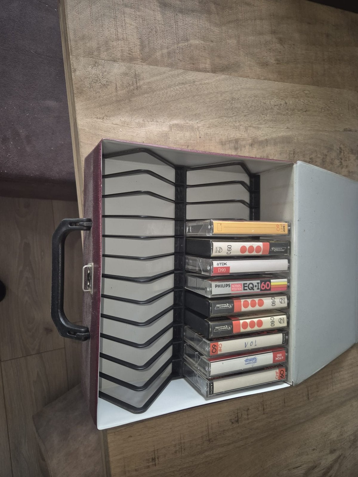 Doos met cassetebandjes, Ophalen, Zo goed als nieuw