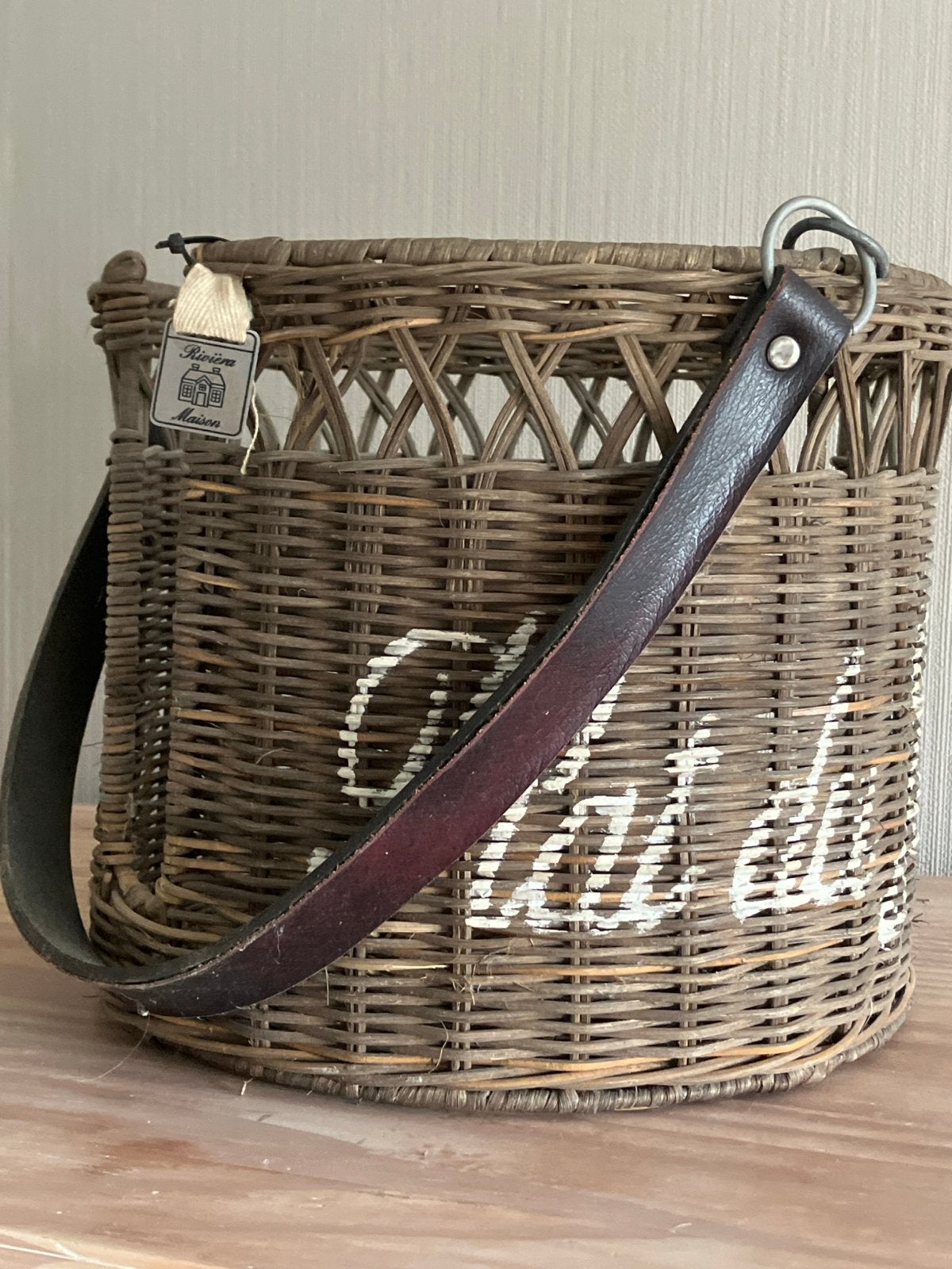 Riviera Maison rieten mand met leren hengsel, Huis en Inrichting, Gebruikt, Mand, Rond, Ophalen of Verzenden